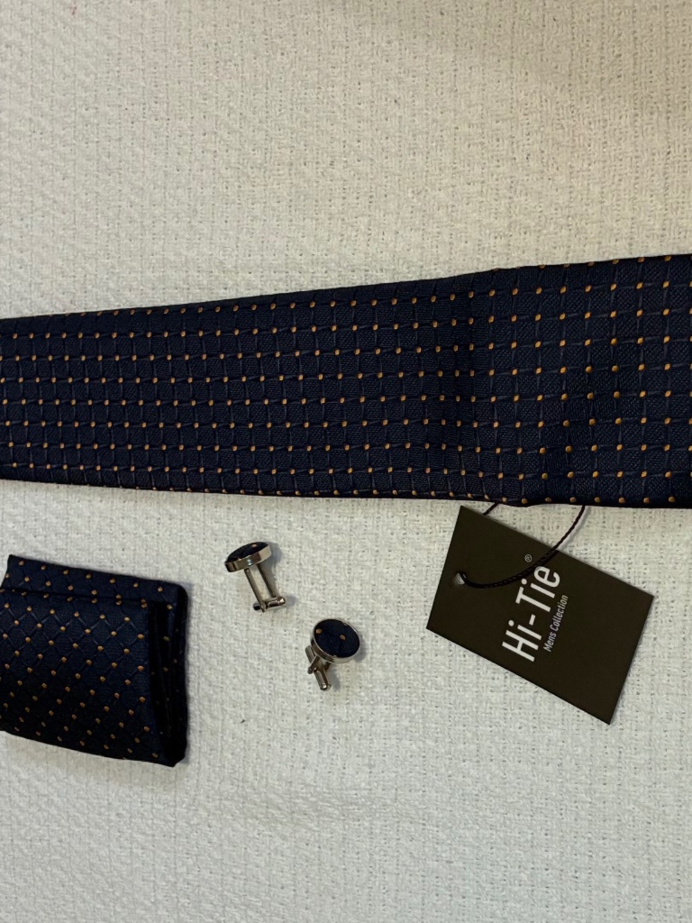 NWT Hi-Tie dark blue men necktie set/gold polka dot print w/matching accessories